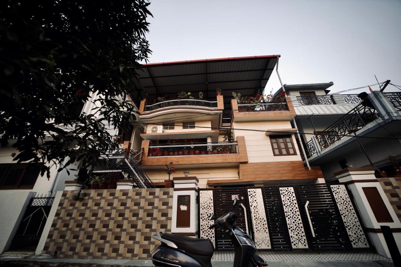 德拉敦 The Location, A Penthouse酒店 外观 照片
