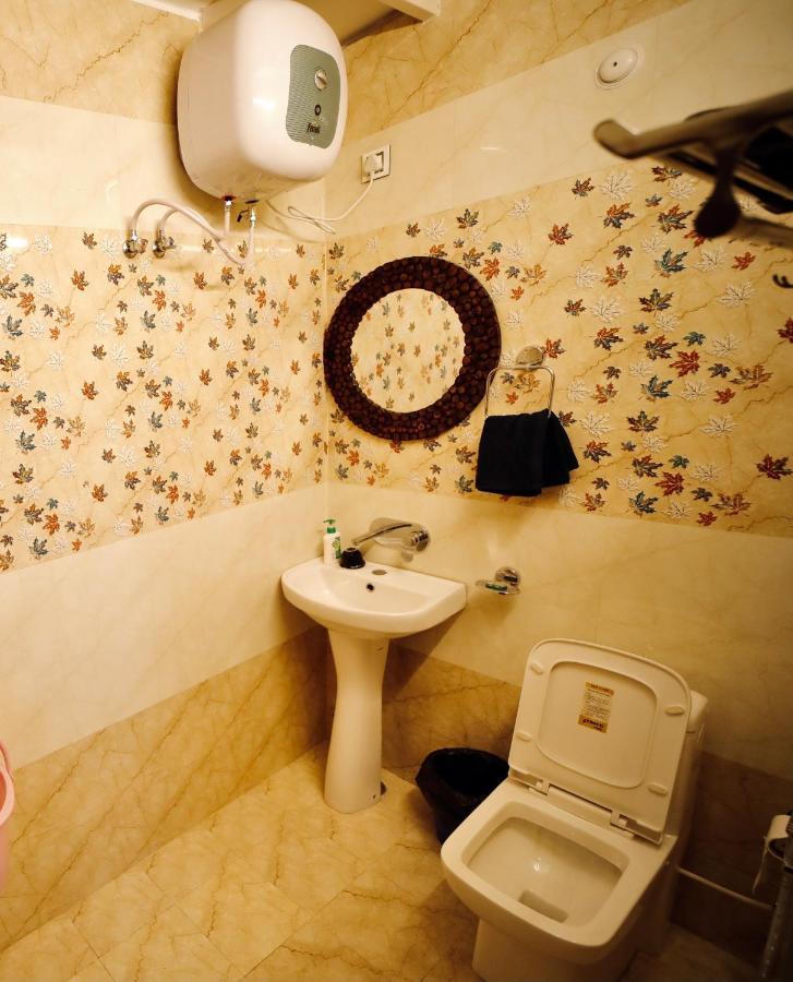 德拉敦 The Location, A Penthouse酒店 外观 照片