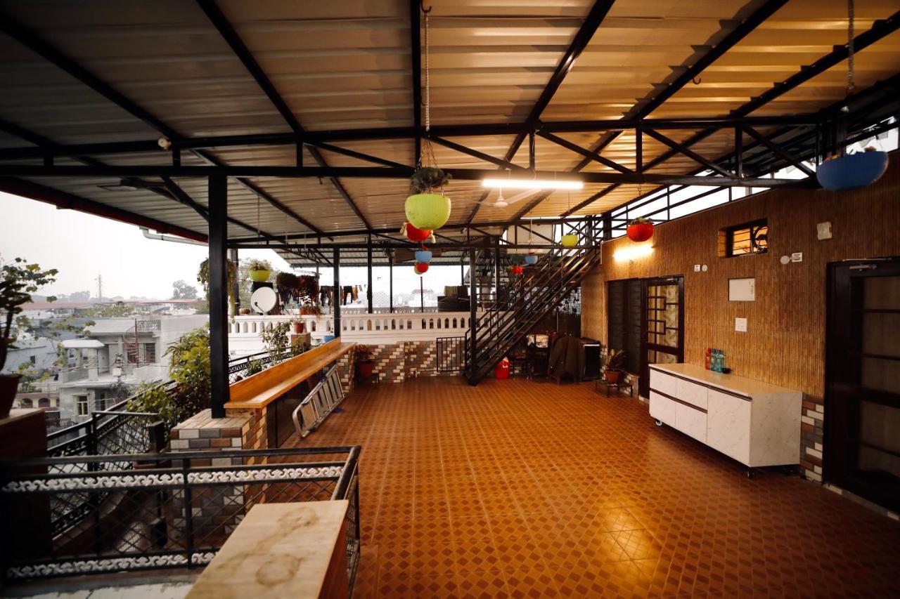 德拉敦 The Location, A Penthouse酒店 外观 照片